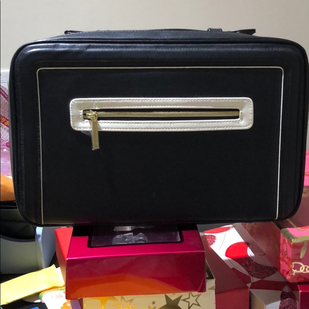 Estée Lauder makes up bag w. Free mini bag
